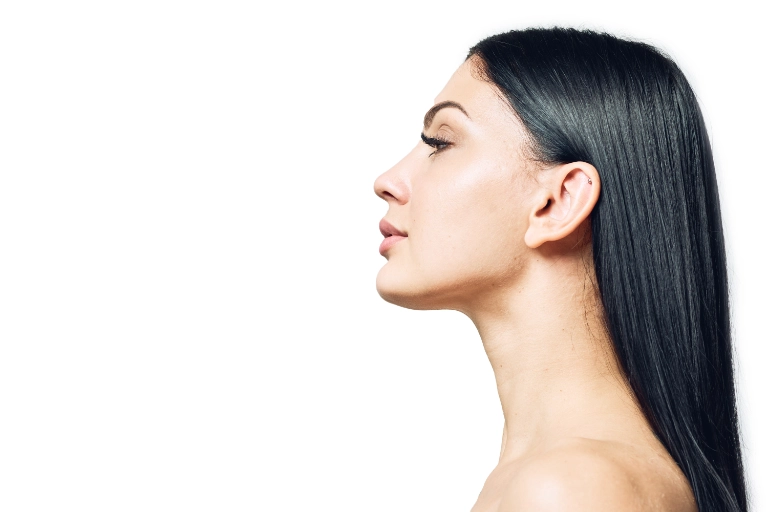 l‘architecture du bas du visage pourquoi l'os est la clé Sanary Profil d’une femme aux longs cheveux noirs